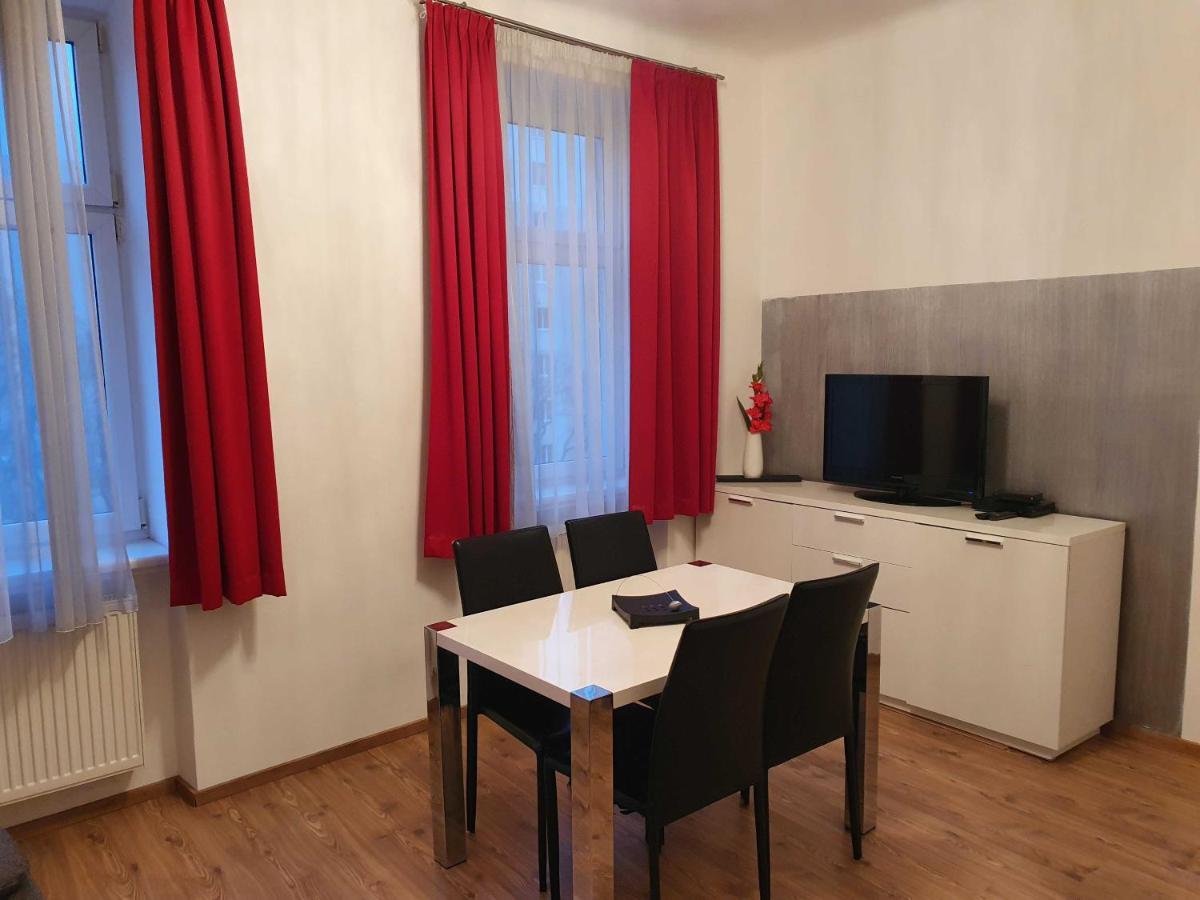 Vibrant Red Apartment I Contactless Check-In Wenen Buitenkant foto