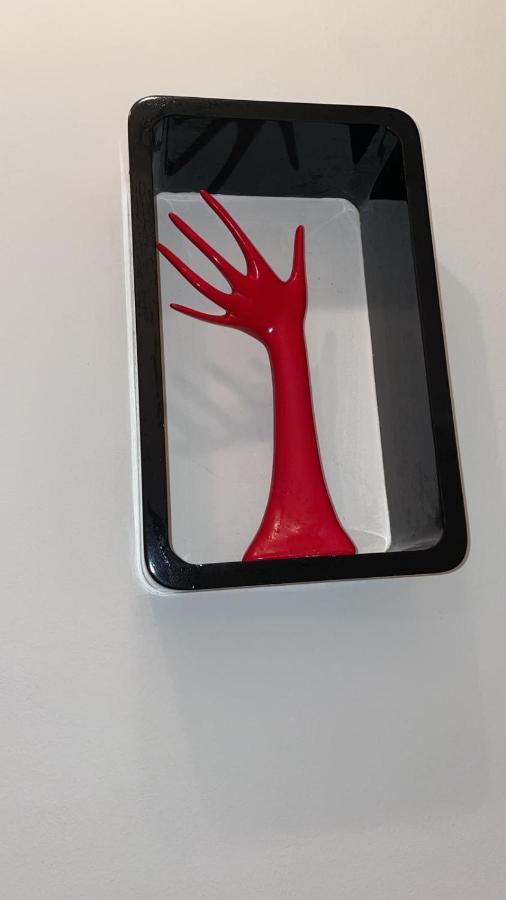 Vibrant Red Apartment I Contactless Check-In Wenen Buitenkant foto